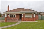 Red Brick Beauty - Central Cottage