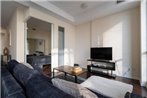 Luxurious 2 Bedroom Waterfront Condo in DT - Modern Renovated