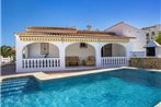 Luxurious 6 person villa with swimming pool in a beautiful area