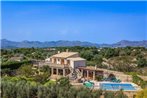 Alcudia Villa Sleeps 8 with WiFi