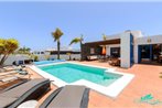 Captivating 2-Bed Villa in Playa Blanca