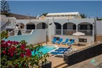 Stunning 6-Bed Villa in Playa Blanca