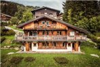 Chalet 5 minutes walk from the center of Mege`ve and Ski-in ski-out