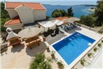 Seaside apartments with a swimming pool Rastici