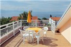 Apartments and rooms with parking space Njivice