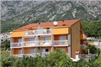 Apartments by the sea Gradac