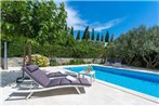 Family friendly apartments with a swimming pool Podstrana
