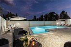 Villa Star 6 a centrally located ap. with a pool