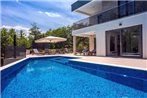 Villa Zora -luxurious villa with heated pool