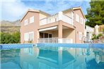 Family friendly house with a swimming pool Podstrana