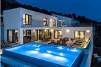 NEW! Luxurious villa APEX