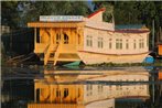 Heaven Breeze Group of Houseboats