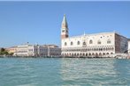 Stunning apartment in Venezia with 2 Bedrooms and WiFi