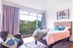 Luxury Balcony Apartments - FREE Parking & Netflix - Family Friendly