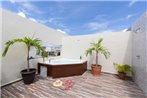 Ideal PH with private jacuzzi and terrace close to the beach