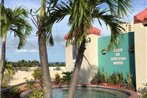 2-Level Penthouse Near Beach and Rainforest