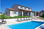Detatched Villa in Baredine with Pool