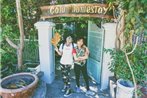 Co^ Tu's Homestay