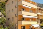 Apartments with a parking space Podgora