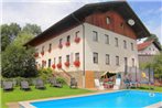 Spacious Apartment in Tresdorf with swimming pool