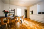 Sanders Frontier - Endearing Two-Bedroom Apartment Near Royal Palace