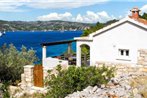 Amazing home in Vela luka with WiFi and 3 Bedrooms