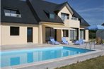 Spacious Villa in Concarneau with Swimming Pool