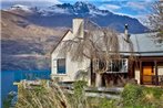 Remarkable on Thorn - family home with stunning lake and mountain views